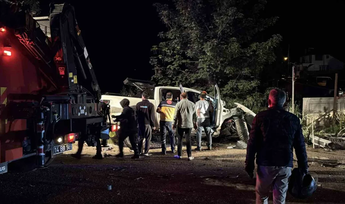 Bolu’da D-100 kara yolunda yan yoldan çıkan hafriyat tırının dorsesine
