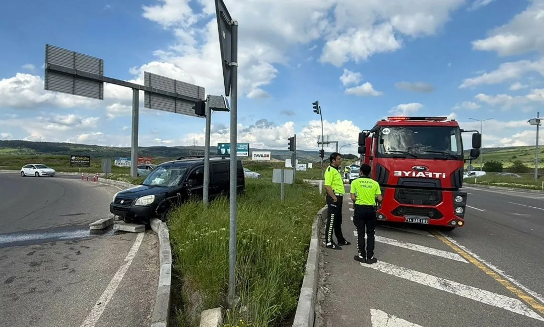 Bolu’da refüje çıkan hafif ticari aracın sürücüsü yaralandı. Kaza, Yeniçağa-Mengen