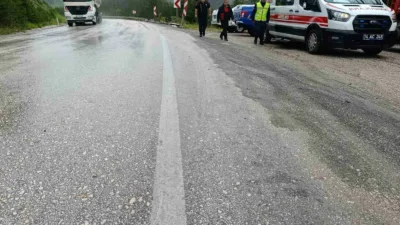 Bolu’nun Mudurnu ilçesinde viraja hızlı girdiği iddia edilen hafif ticari