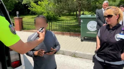Bolu’da yokuşta kalkış yapmak isteyen sürücü kontrolünü kaybedince arkasındaki otomobile