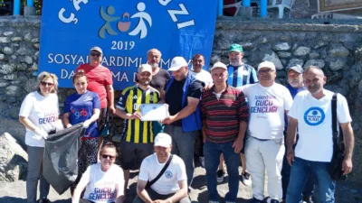 Zonguldak’ın Çatalağzı beldesinde, Çevre Haftası etkinlikleri kapsamında Ömerağzı Sahili’nde geniş