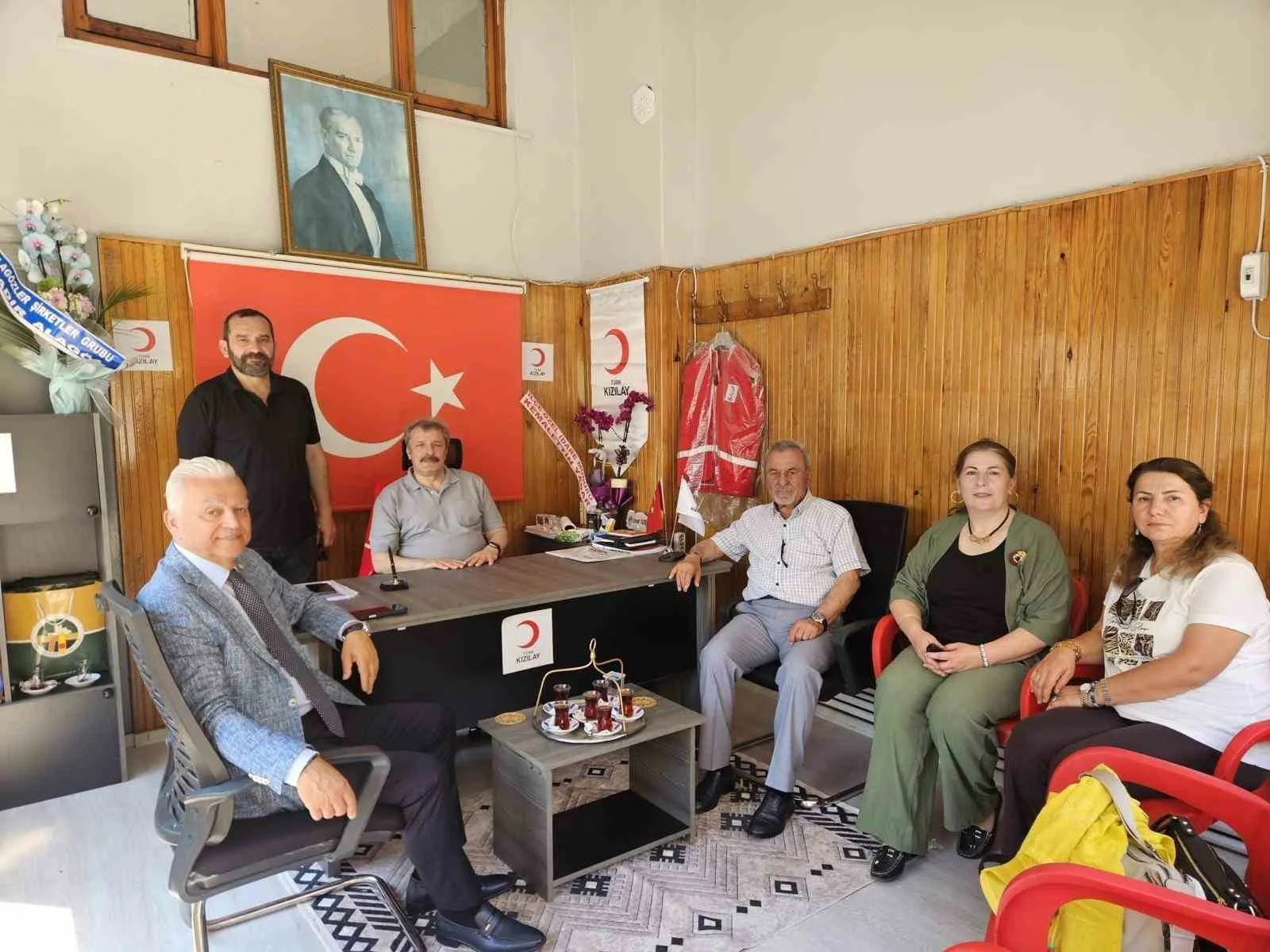 Çaycuma Kent Konseyi heyeti, kısa süre önce faaliyetlerine başlayan Kızılay