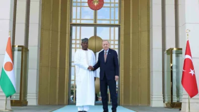 Cumhurbaşkanı Recep Tayyip Erdoğan, Nijer Cumhurbaşkanı Abdourahamane Tchiani’yi törenle karşıladı.