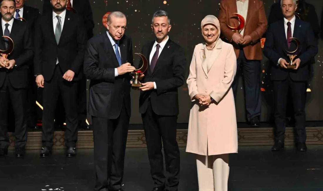 Cumhurbaşkanı Recep Tayyip Erdoğan, Türk Kızılay tarafından düzenlenen ödül töreninde
