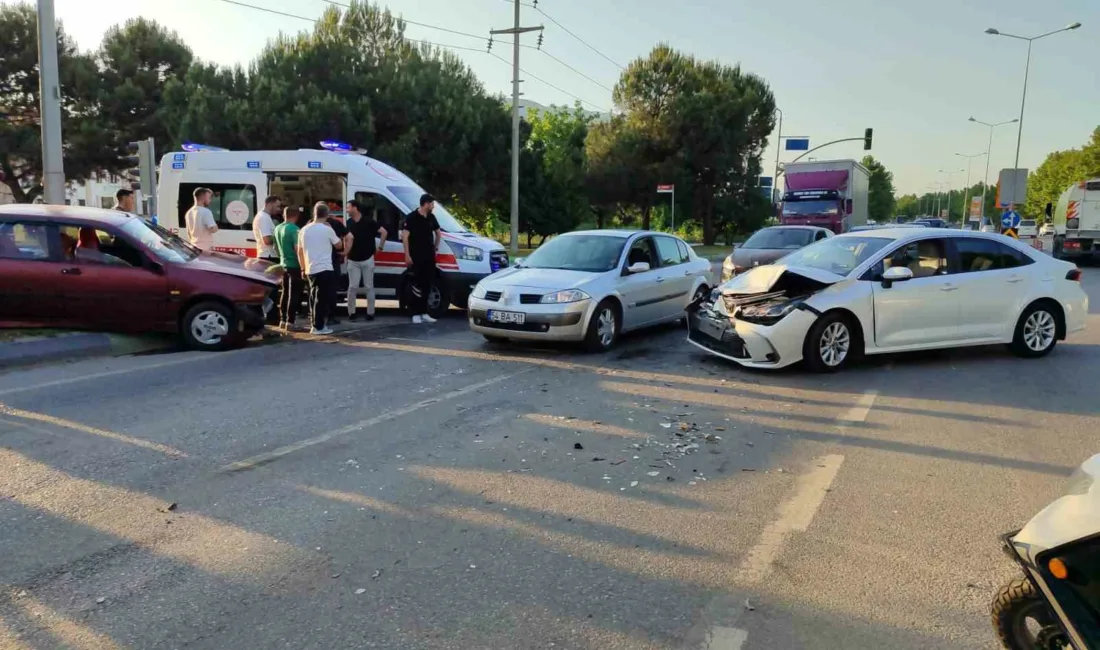 Sakarya’nın Adapazarı ilçesi D-650 karayolunda iki otomobilin kafa kafaya çarpışması
