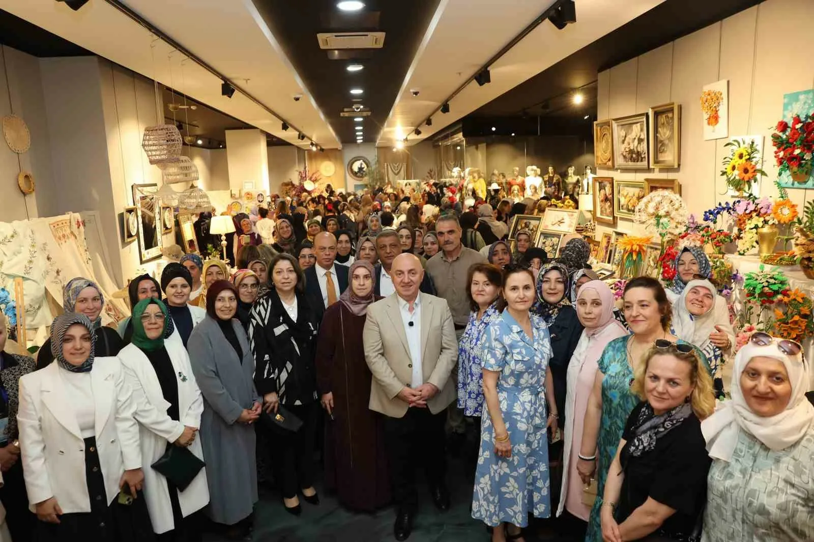 Darıca’da belediye bünyesindeki kursiyer kadınların bir yıllık el emeği ürünlerinden