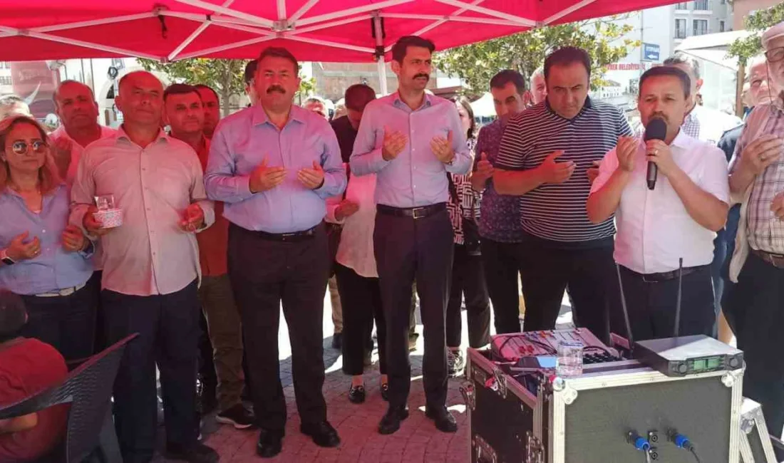 Devrek Belediyesi tarafından hazırlanan aşure gününde protokol vatandaşlar bir araya