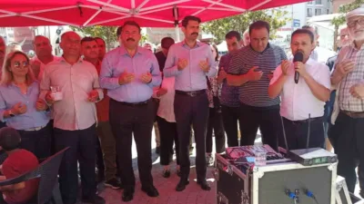 Devrek Belediyesi tarafından hazırlanan aşure gününde protokol vatandaşlar bir araya