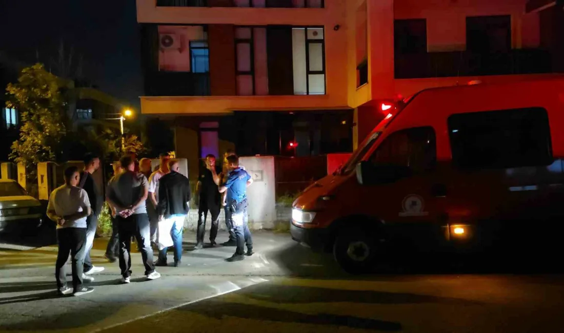 DÜZCE (İHA) – Düzce’de bir binada vatandaşlar, giriş katta bulunan