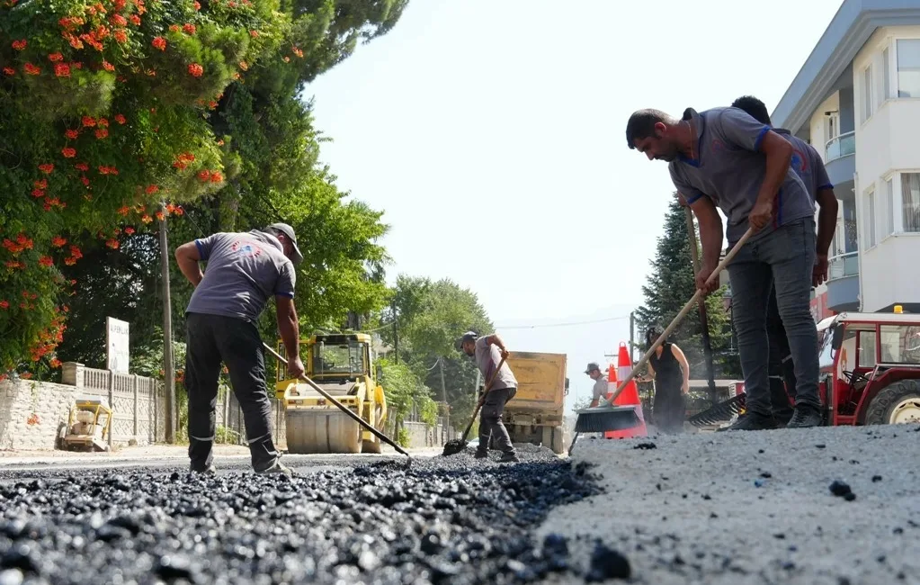 Düzce Belediyesi Fen İşleri Müdürlüğü ekipleri tarafından yapılan çalışmalarda 4