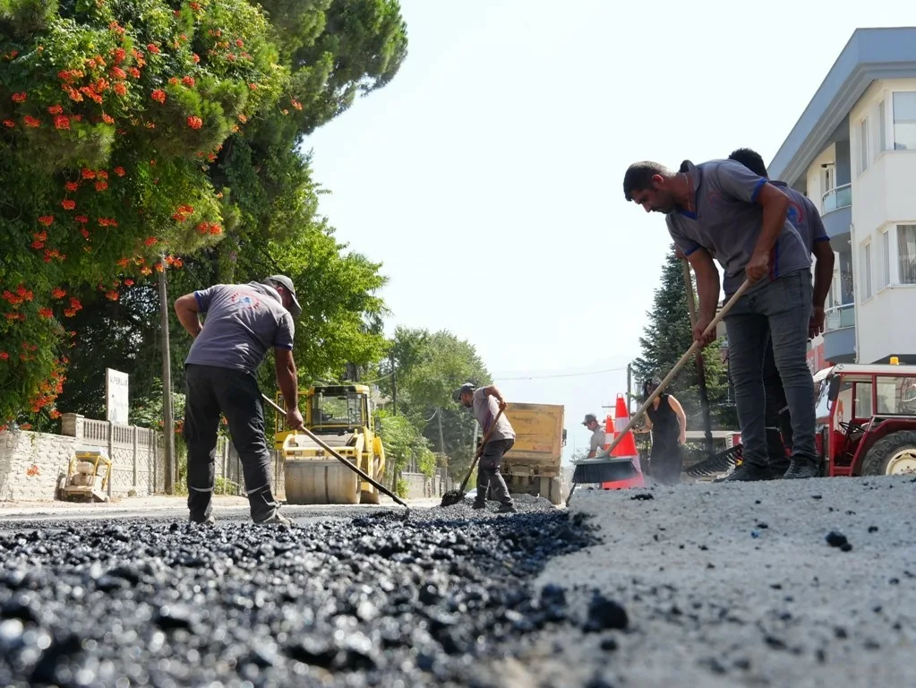 Düzce Belediyesi Fen İşleri Müdürlüğü ekipleri tarafından yapılan çalışmalarda 4