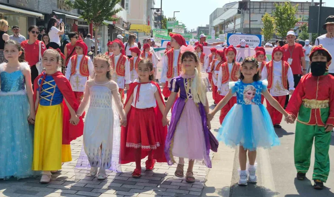 Düzce(İHA) – Türkiye Çevre Haftası düzenlenen etkinliklerle başladı. Kortej yürüyüşü