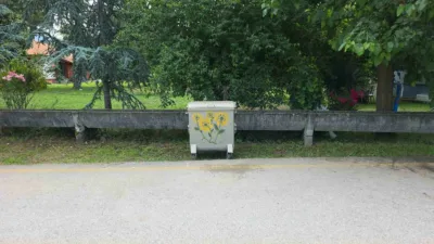 Düzce merkeze bağlı Duraklar köyünde yaşayan eski tabelacı, köyündeki çöp