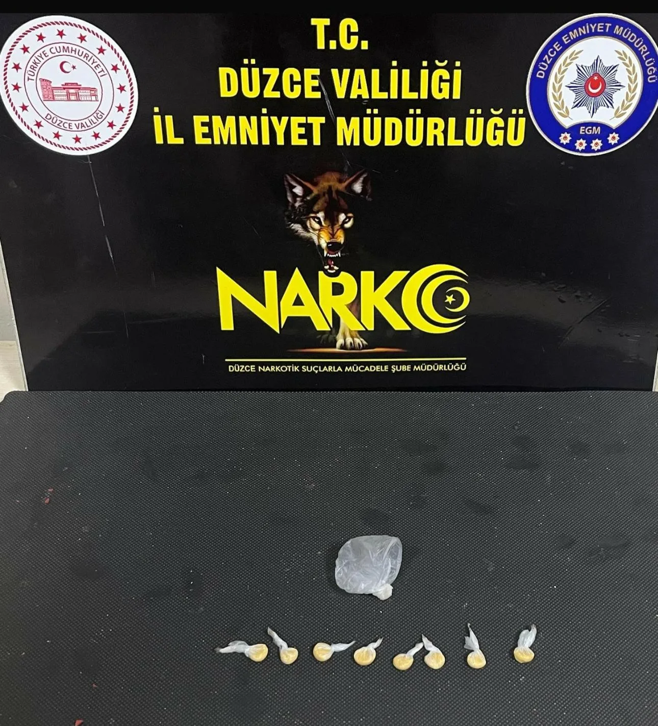 DÜZCE (İHA) – Düzce’de uyuşturucu ticareti yaptıkları iddiasıyla gözaltına alınan