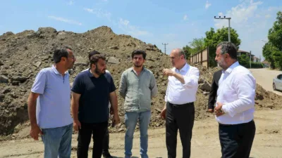 Düzce Belediye Başkanı Dr. Faruk Özlü, yapımı süren 19 Mayıs