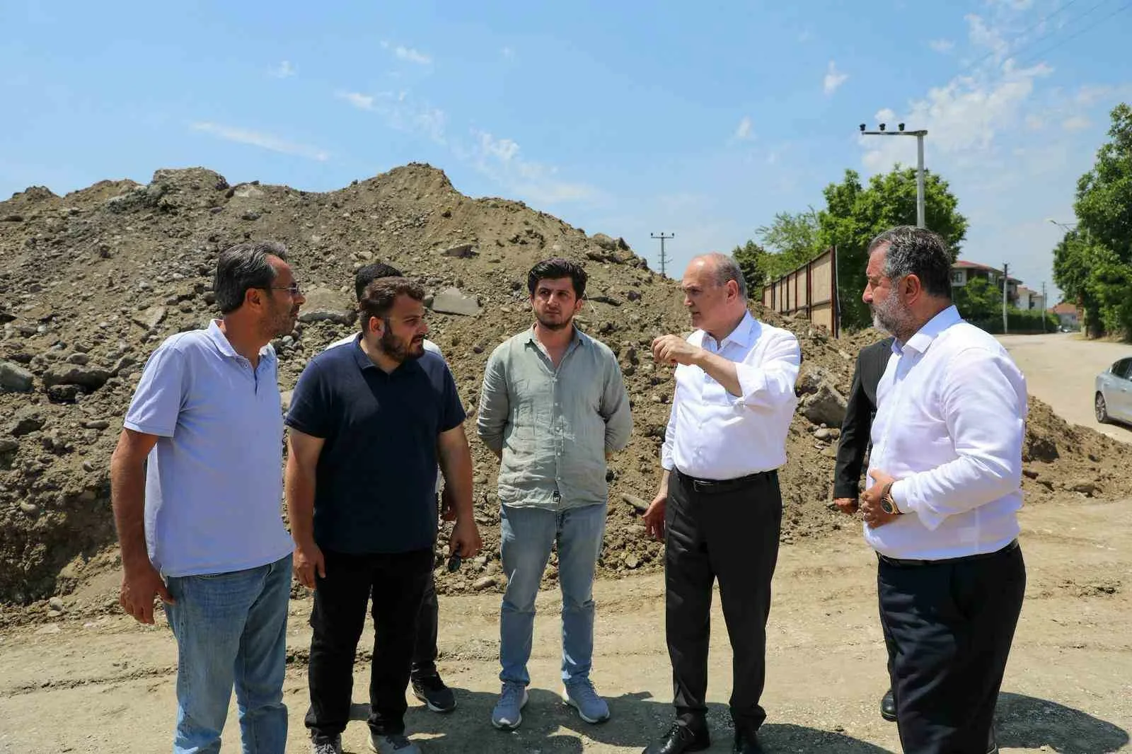Düzce Belediye Başkanı Dr. Faruk Özlü, yapımı süren 19 Mayıs