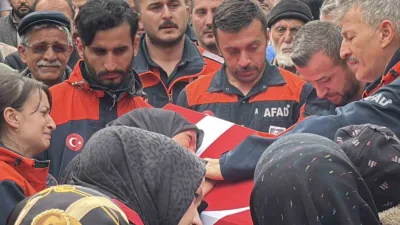 Rize’nin Çamlıhemşin ilçesinde arama kurtarma faaliyeti sırasında botun devrilmesi sonucu