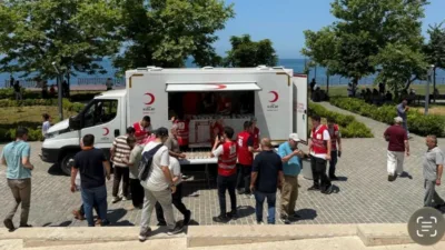 Zonguldak Genç Kızılay ekibi aşure gününü unutmadı. Genç Kızılay İl