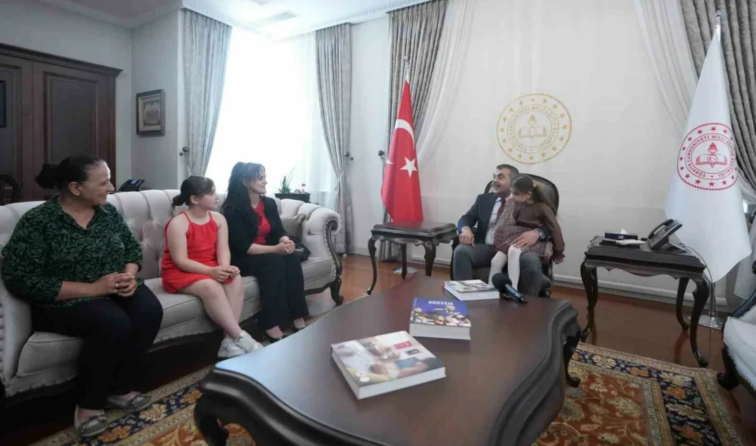 Çaldığı 10 farklı enstrümanla ve güzel sesiyle İhlas Haber Ajansı’nın