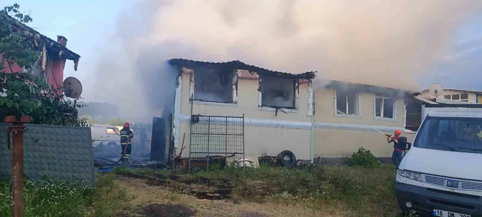 Sakarya’nın Karapürçek ilçesinde iki katlı ahşap bir evde çıkan ve