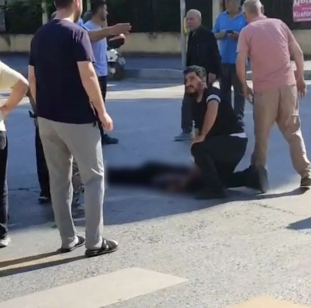 Sakarya’nın Adapazarı ilçesinde kırmızı ışık ihlali yaptığı öne sürülen servis