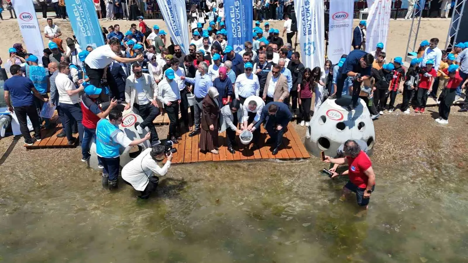 Kocaeli’de “Dipten Diriliş” projesi kapsamında İzmit Körfezi’ne 100 yapay resif