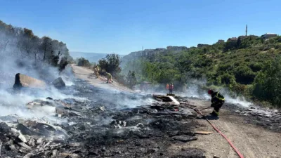 Kocaeli’nin İzmit ilçesinde ağaçlık alanda çıkan yangın ekiplerin yaklaşık bir