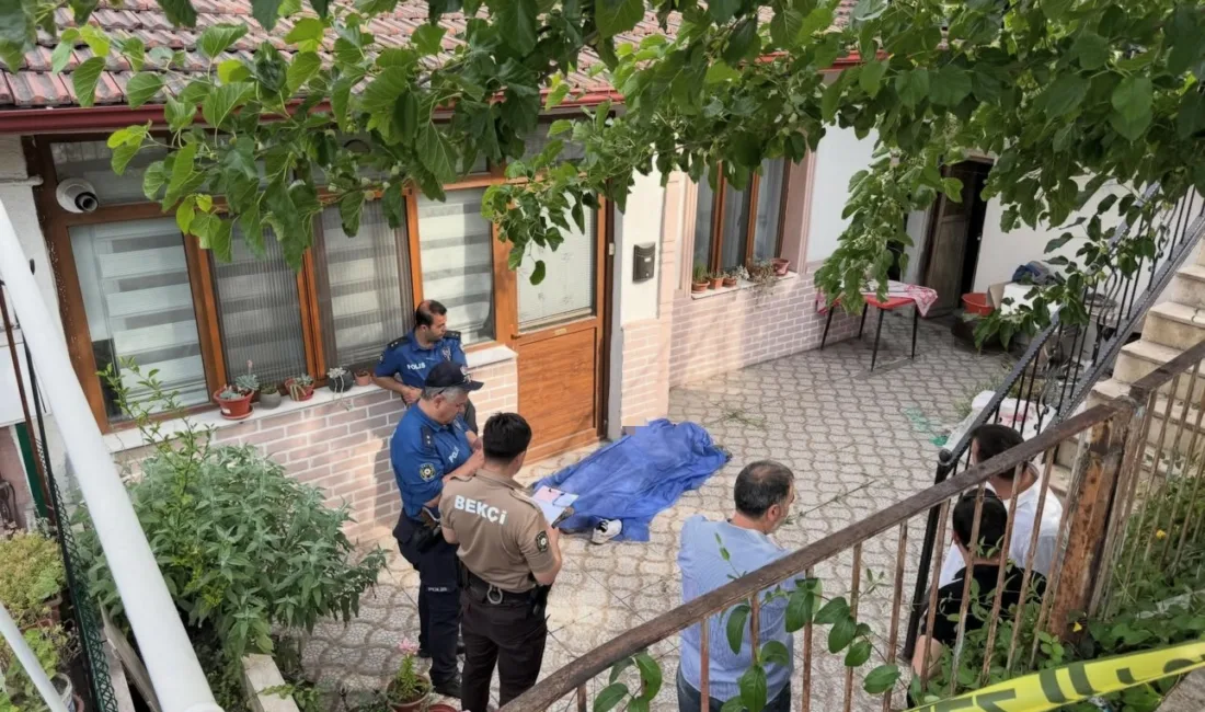 Karabük’te dut toplamak için ağacı silkelediği sırada fenalaştığı değerlendirilen bir