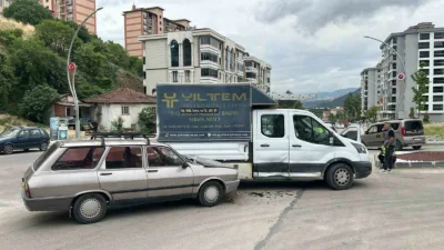 Karabük’te otomobil ile kamyonetin çarpışması sonucu meydana gelen trafik kazasında