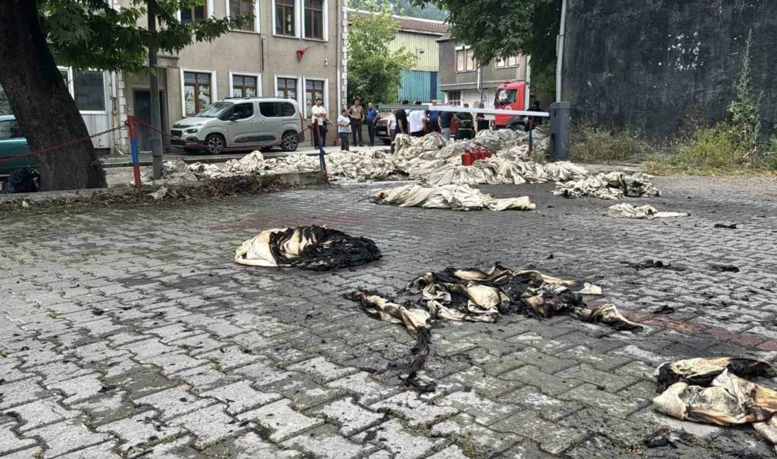 Karabük’te bir tekstil işletmesinde, araca malzeme yükleme sırasında çıkan yangın