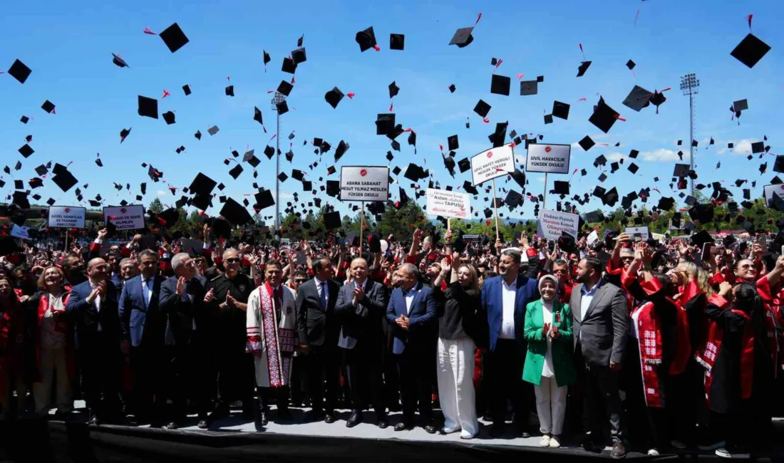 Kastamonu Üniversitesi’nde düzenlenen mezuniyet töreninde 4 bini aşkın öğrenci kep