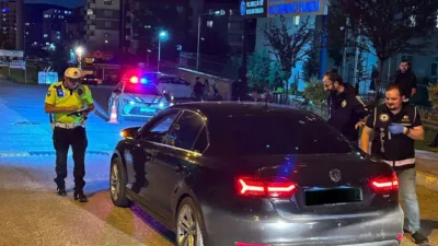 Kastamonu’da polis ekiplerince gerçekleştirilen denetimde hakkında yakalama kararı bulunan 1