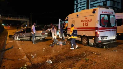 Kastamonu’da Alparslan Türkeş Bulvarı üzerinde refüje çarpan otomobildeki yaralıya müdahale