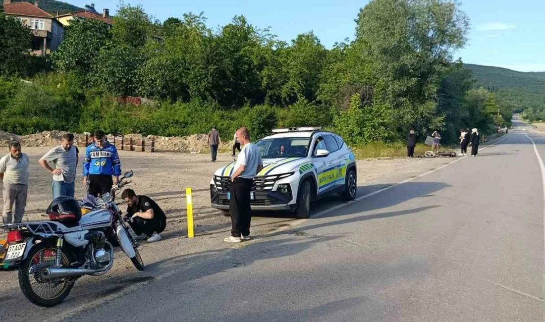 Kastamonu’nun Cide ilçesinde seyir halindeyken çarpışan motosikletlerden düşen 2 sürücü