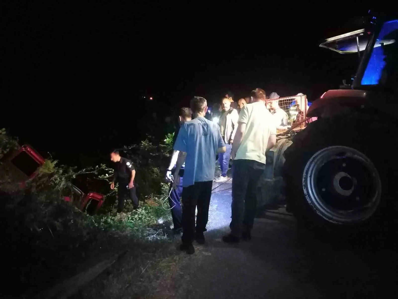 Kastamonu’nun Cide ilçesinde otomobilin hafif ticari aracın yuvarlanması neticesinde 1