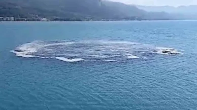 Kastamonu’nun Cide ilçesinde 10 dakika boyunca denizin kabarması balık tutan