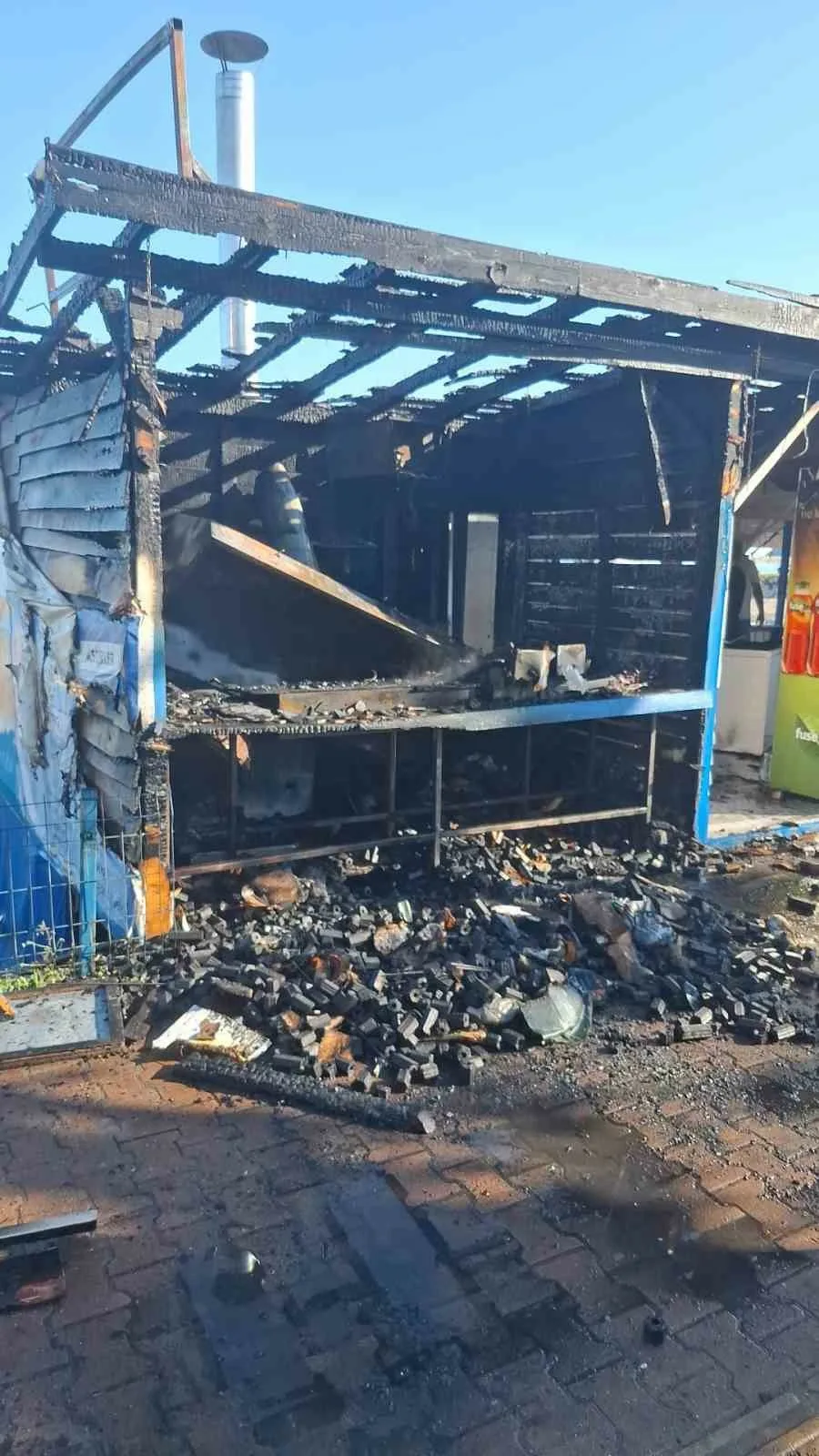 Kastamonu’nun Cide ilçesinde kafede çıkan yangın, itfaiye ekipleri tarafından söndürüldü.