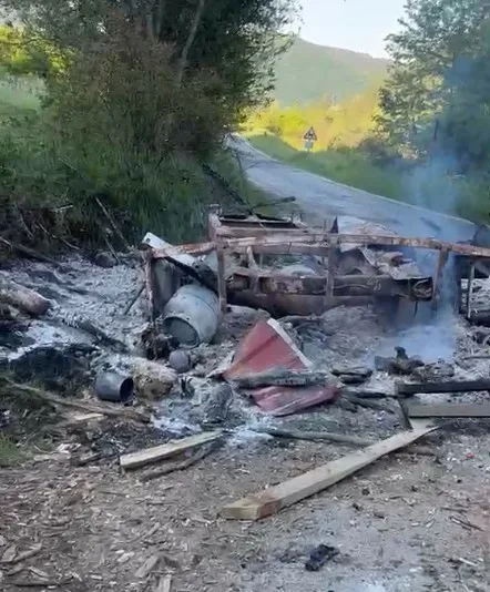 Kastamonu’nun Taşköprü ilçesinde çıkan yangında park halindeki karavan ile iş