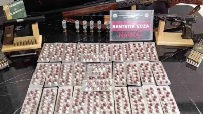 Kastamonu’da polis ekiplerince gerçekleştirilen operasyonda 470 adet sentetik ecza hapı