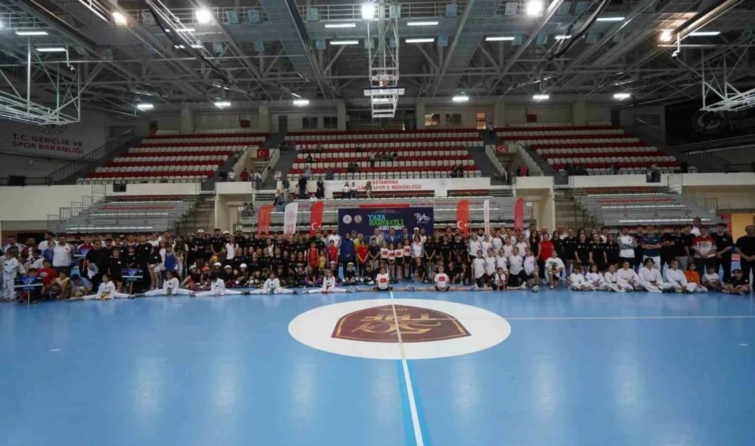 Kastamonu’da düzenlenen Yaz Spor Okulları törenle başladı. Program kapsamında 3-18