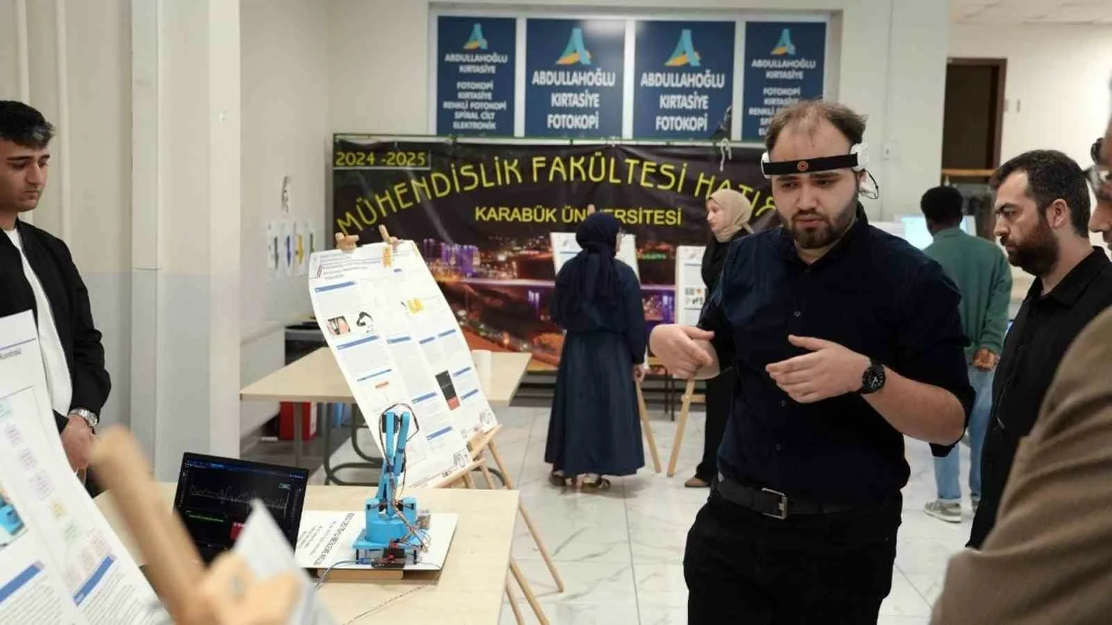 Karabük Üniversitesi’nde (KBÜ) düzenlenen Bitirme Projeleri Sergisi’nde, Biyomedikal Mühendisliği öğrencilerinin