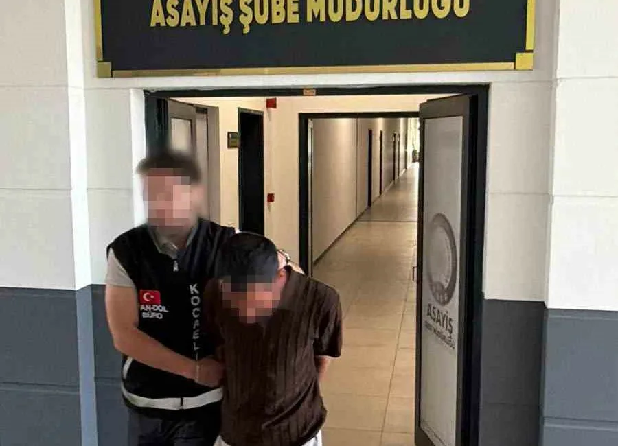 Kocaeli’nin Gölcük ilçesinde kendisini polis olarak tanıtarak bir vatandaşı 500