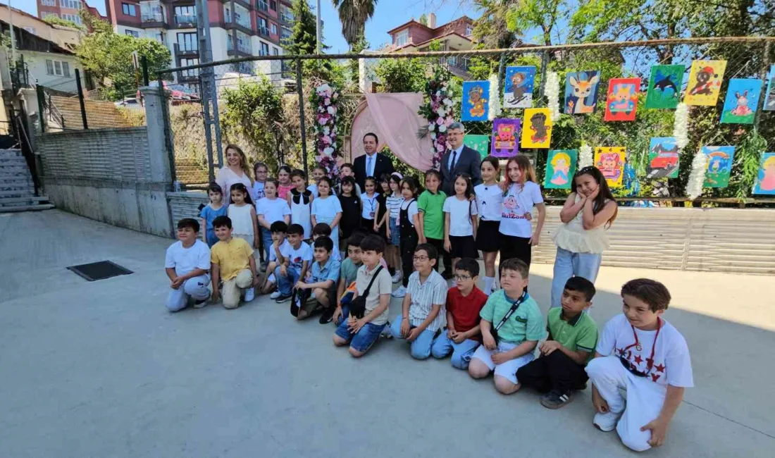 Zonguldak Bahçelievler İlkokulu öğrencileri, yıl boyunca kendi emekleriyle hazırladıkları resim