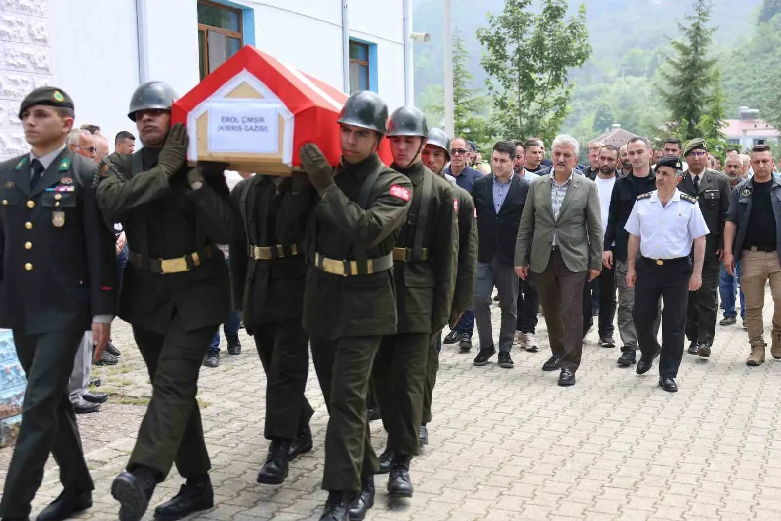 DÜZCE (İHA) – Düzce’de KOAH rahatsızlığı nedeniyle hayatını kaybeden Kıbrıs