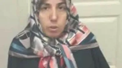 Kocaeli’de kına gecesine gitmek için otobüsten inerek yolun karşısına geçmeye