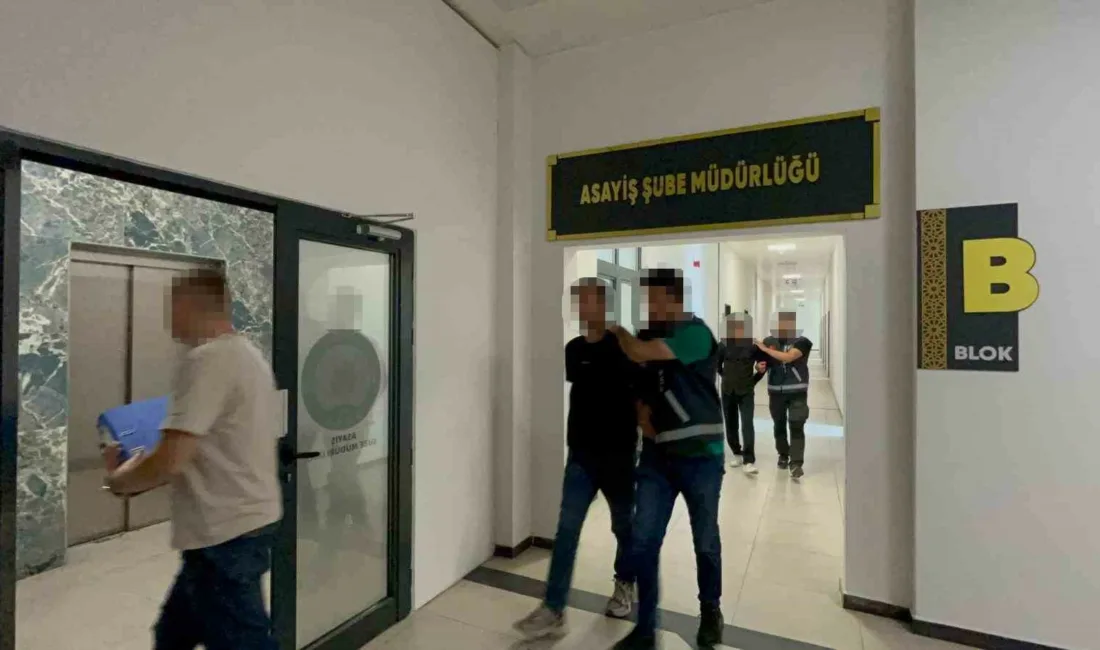 Kocaeli’nin Derince ilçesinde iş yerinden çeşitli beyaz eşyalar çalan iki