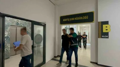 Kocaeli’nin Derince ilçesinde iş yerinden çeşitli beyaz eşyalar çalan iki