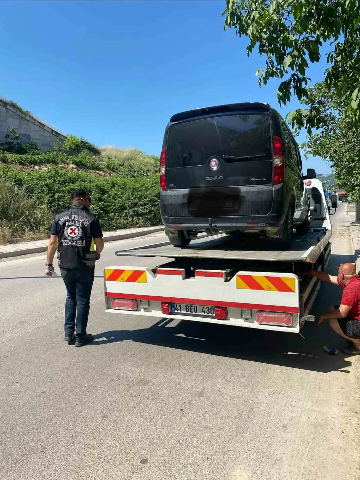 Kocaeli’de korsan taşımacılık yaptığı tespit edilen araç sürücüsüne 100 bin
