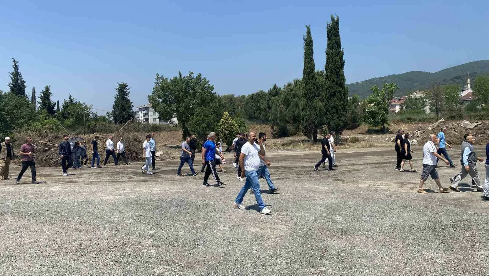 Kocaeli’nin Körfez ilçesinde mahalle sakinleri yapımı planlanan tır parkına karşı