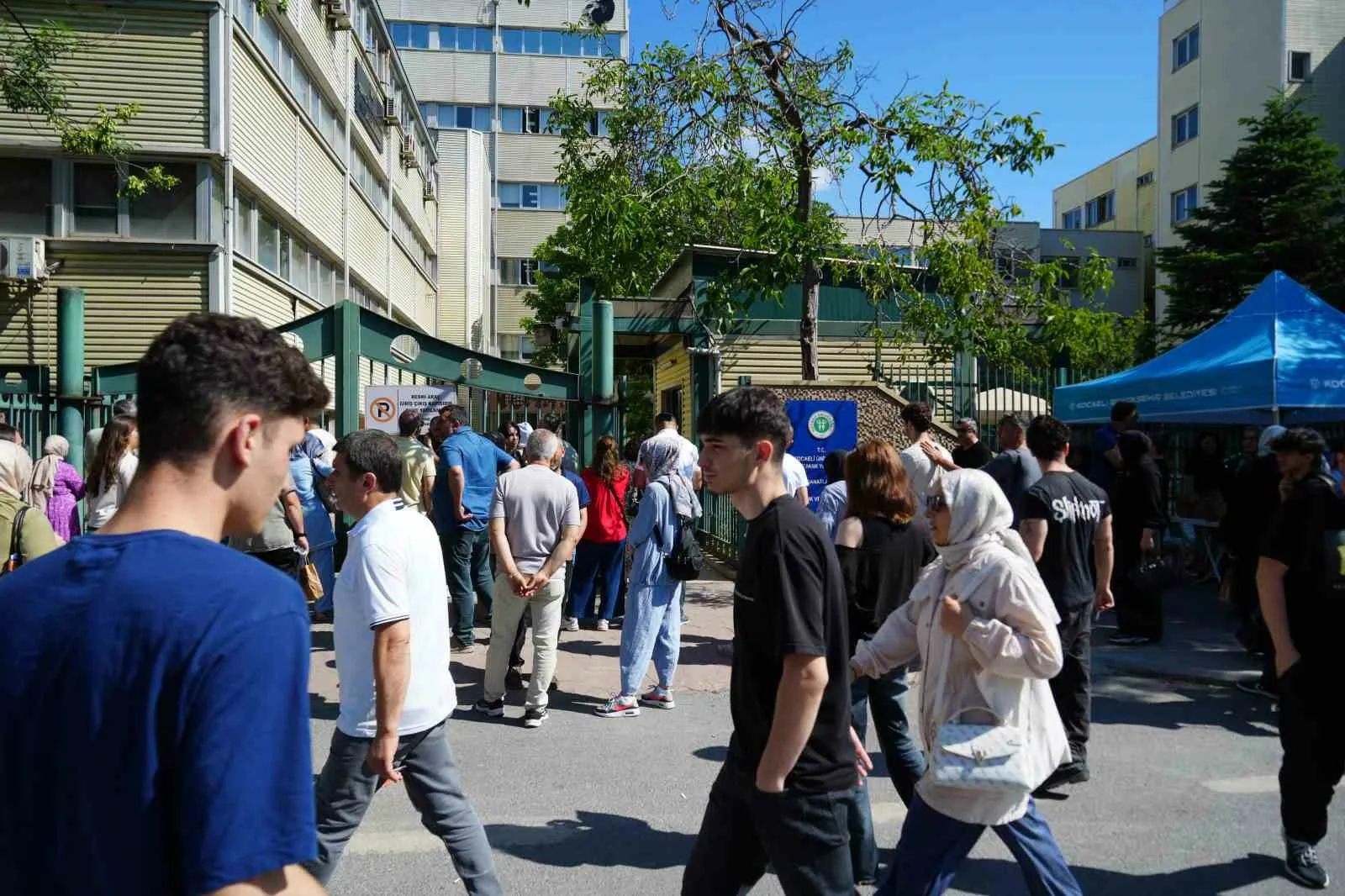 Kocaeli’de Yükseköğretim Kurumları Sınavı’nın (YKS) ikinci gün heyecanı yaşandı. Sabah